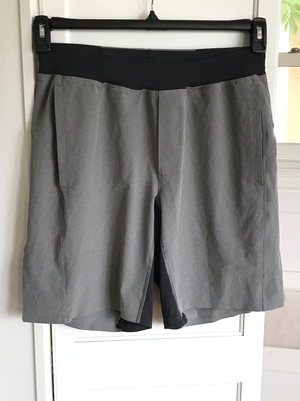 LULULEMON Men’s Shorts Gray Size Medium